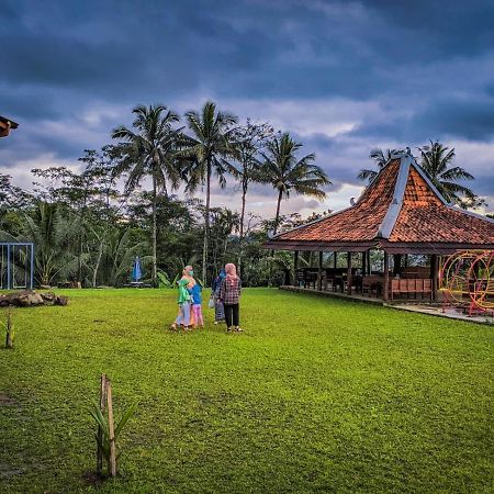 Cottage Saung Suluh Baturraden Buitenkant foto