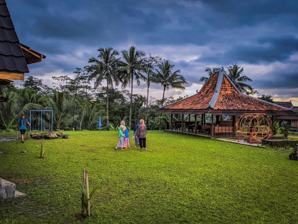 Cottage Saung Suluh Baturraden Buitenkant foto