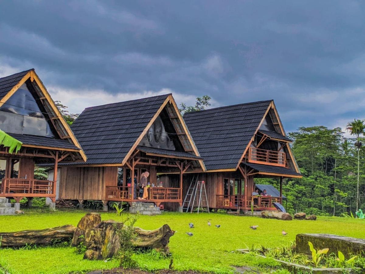 Cottage Saung Suluh Baturraden Buitenkant foto